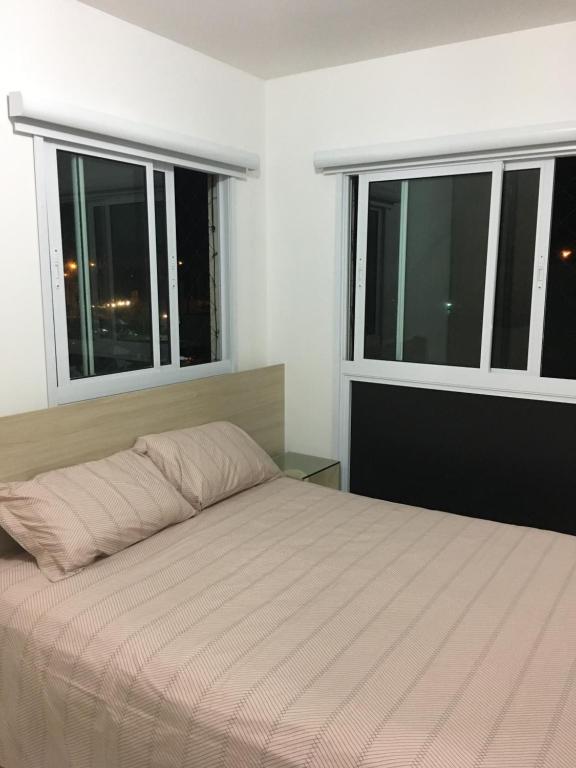  Apartamento no Muro Alto Condomínio Club