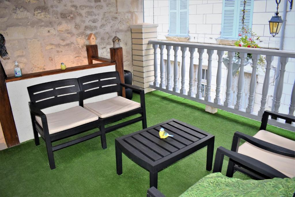 Gallery image of Gite Le Nid des Zoo Zio, 5mn Beauval, appartement terrasse centre-ville in Saint-Aignan