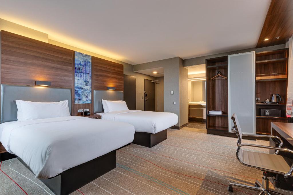 Sky Loft Hotel Kyiv by Rixwell International - Twin Room With City View