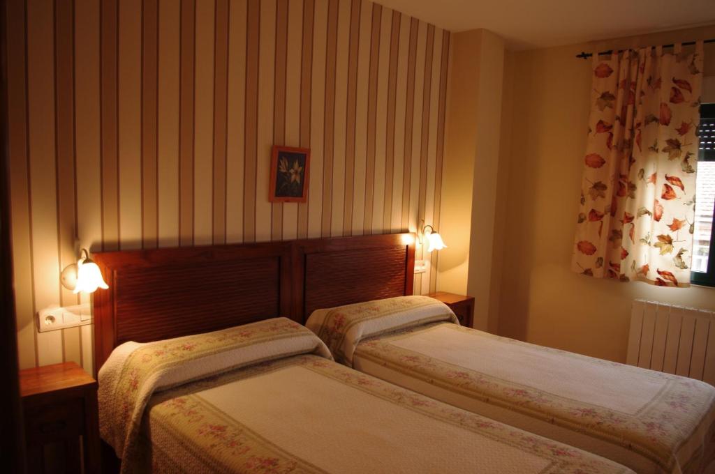 Cama o camas de una habitación en Hotel La Jara-Arribes