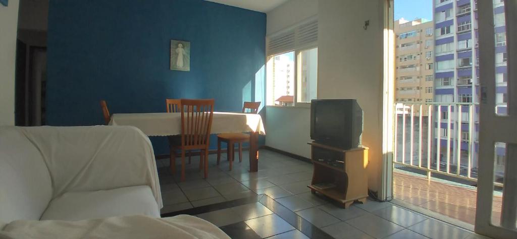  Apartamento localizado no porto da barra próximo ao mar