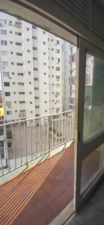  Apartamento localizado no porto da barra próximo ao mar