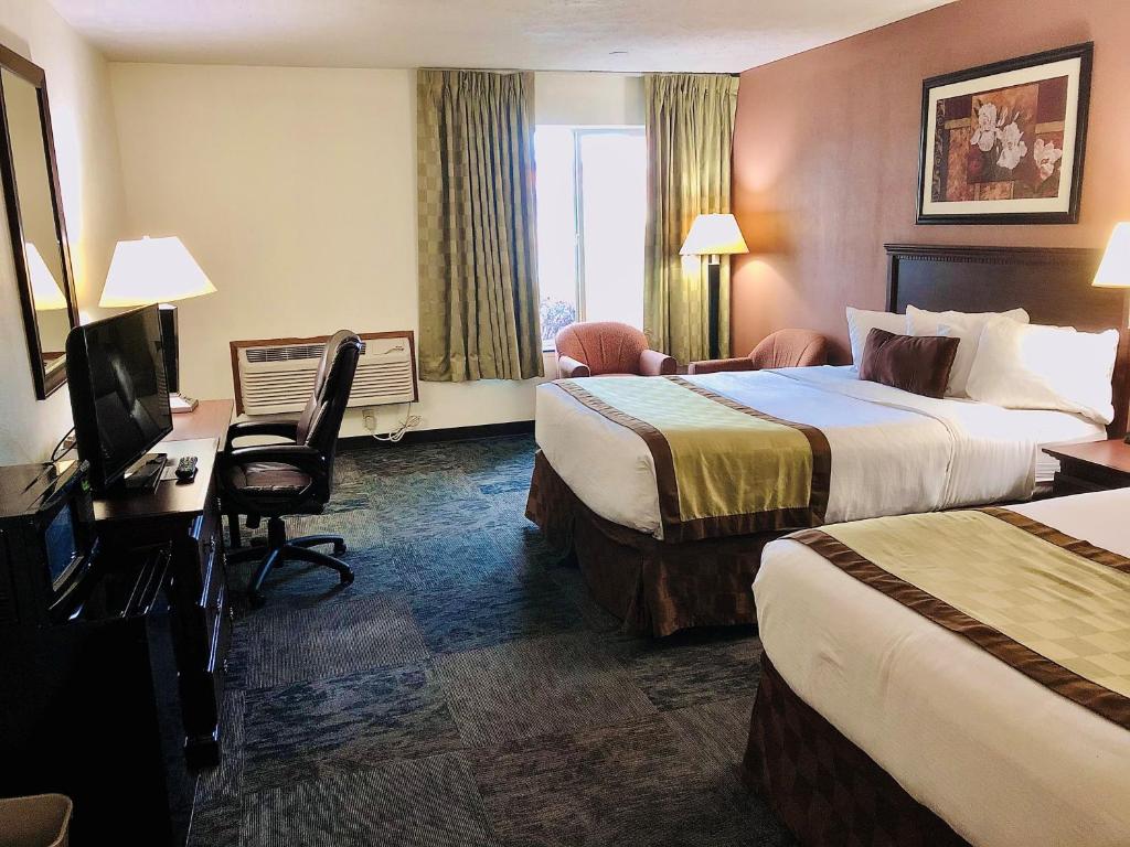Postel nebo postele na pokoji v ubytování Ramada by Wyndham Spokane Valley
