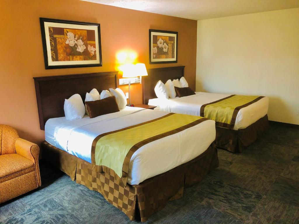Postel nebo postele na pokoji v ubytování Ramada by Wyndham Spokane Valley