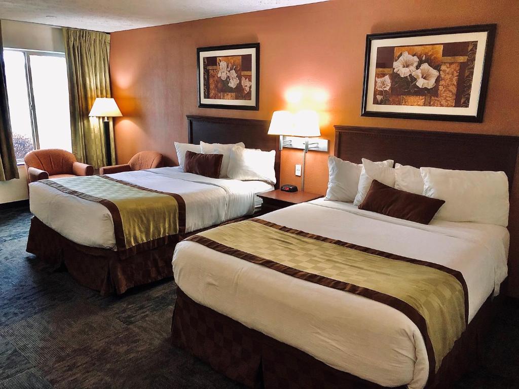 Postel nebo postele na pokoji v ubytování Ramada by Wyndham Spokane Valley