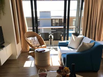 THE ART ROOM AT THE GALLERY , REX HOTEL - Housity