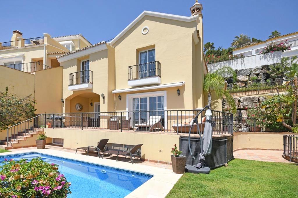 Villa in El Angel Sleeps 8 with Pool and Air Con