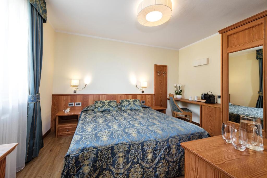 Postel nebo postele na pokoji v ubytování Family Hotel Serena