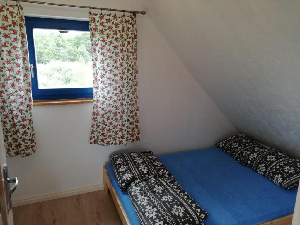 Posteľ alebo postele v izbe v ubytovaní Domki Szachulcowo
