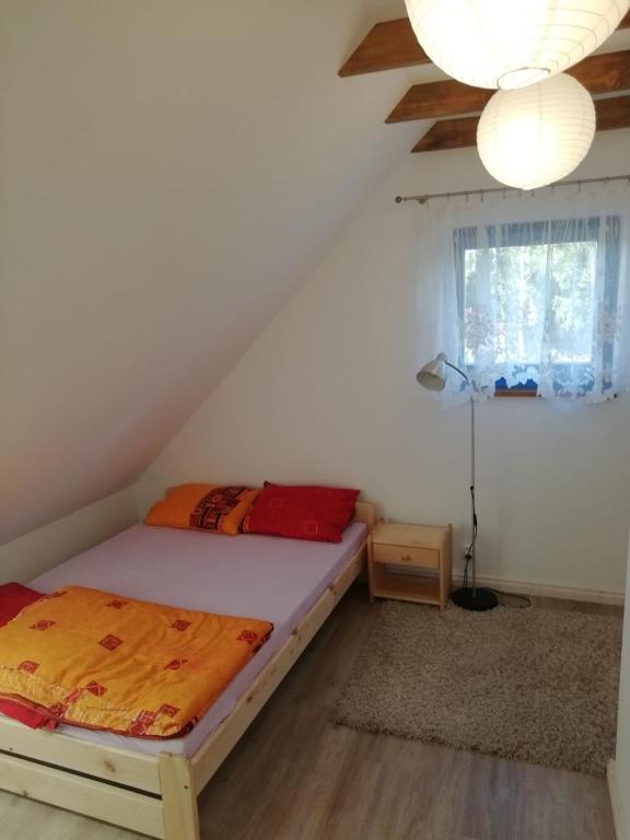 Posteľ alebo postele v izbe v ubytovaní Domki Szachulcowo