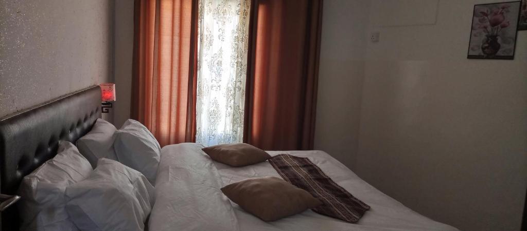 Postel nebo postele na pokoji v ubytování Al Midan Hotel