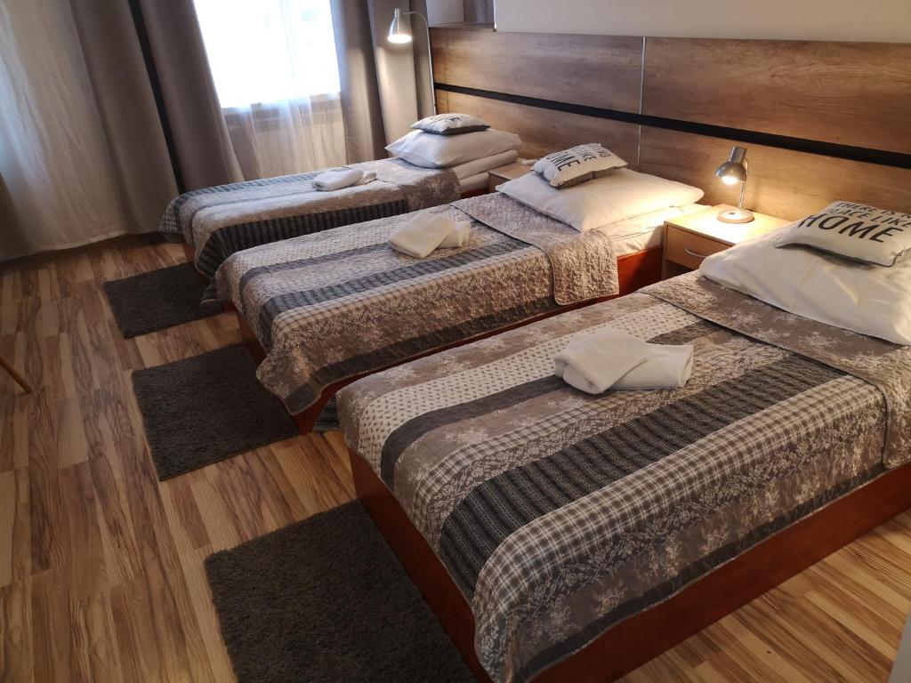 Posteľ alebo postele v izbe v ubytovaní Hotel 1