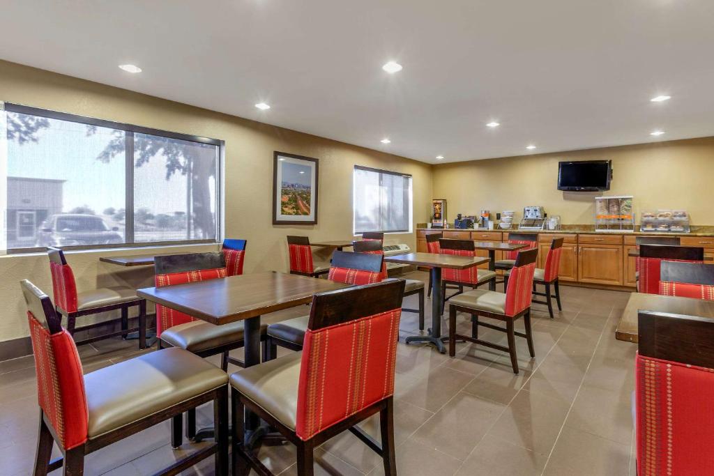 Restaurace v ubytování Comfort Inn & Suites Phoenix North - Deer Valley