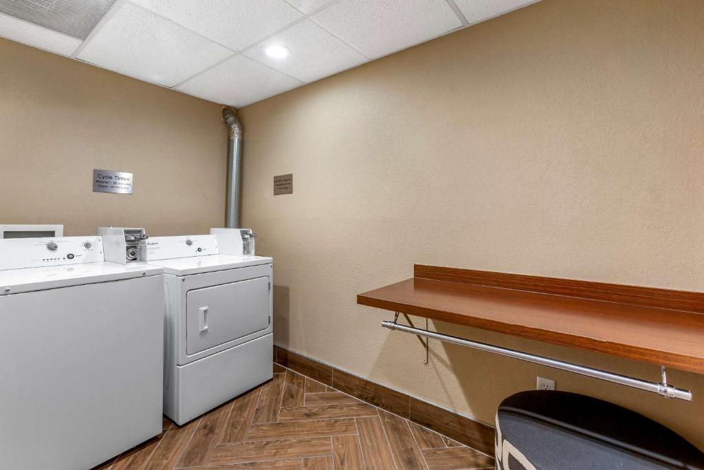 Fotografie z fotogalerie ubytování Comfort Inn & Suites Phoenix North - Deer Valley v destinaci Phoenix