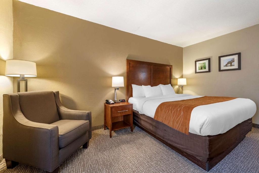 Postel nebo postele na pokoji v ubytování Comfort Inn