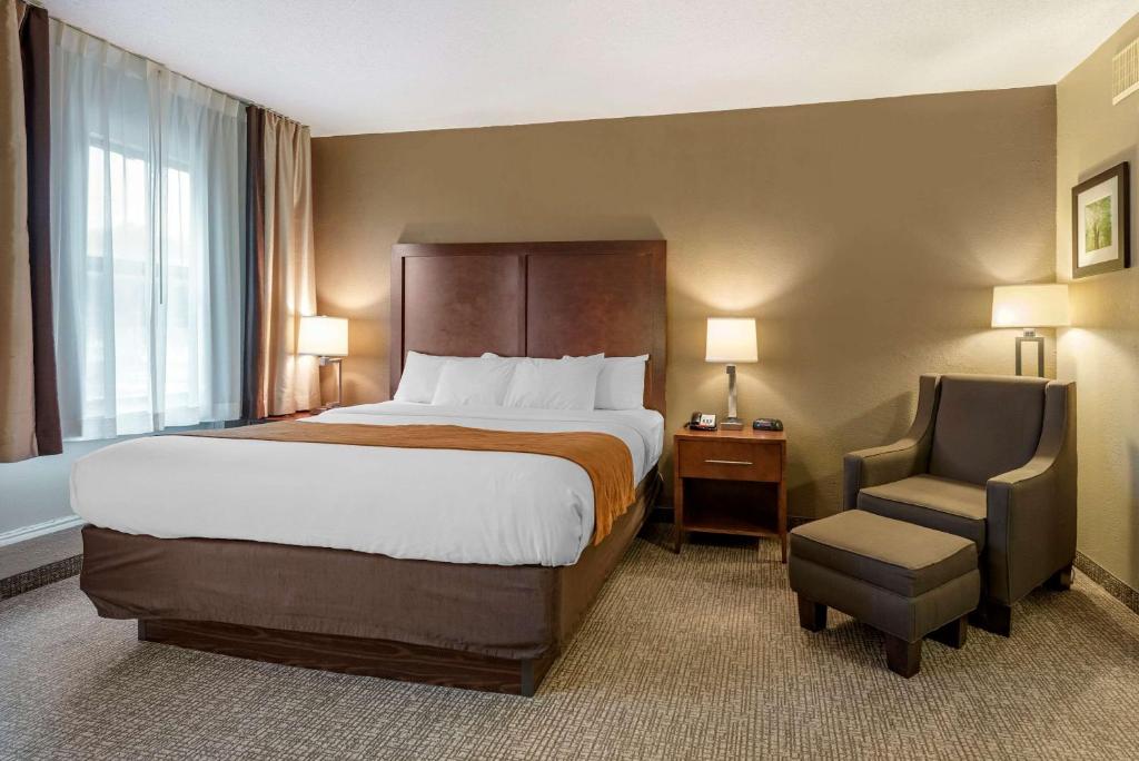 Postel nebo postele na pokoji v ubytování Comfort Inn