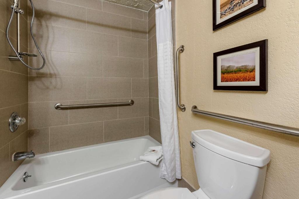 Koupelna v ubytování Comfort Inn