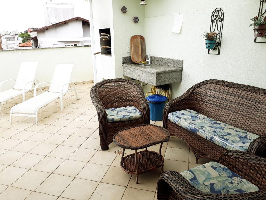  Cobertura em Canasvieiras - Vista para o Mar - 50 mtrs da Praia - Centro Canasvieiras