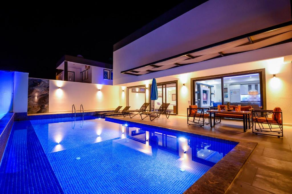 Bazen u objektu Tar - 2 Bedroom Holiday Villa in Kalkan ili u blizini