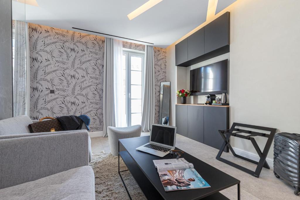 TV a/nebo společenská místnost v ubytování Le Dortoir Boutique Suites