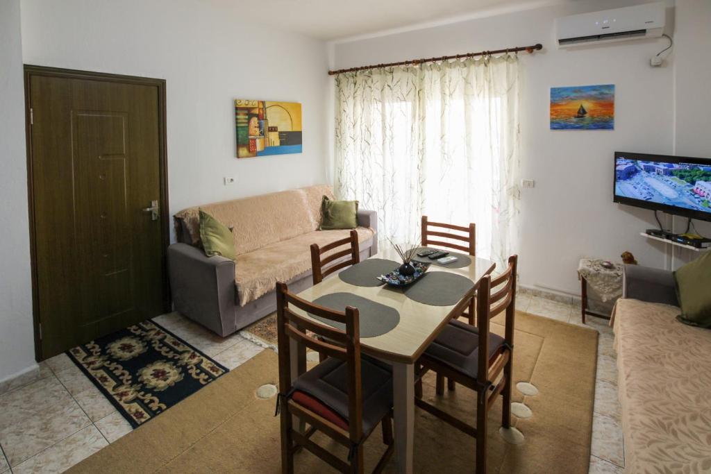 1 Bedroom Apartment with Fast Internet and Sea View Balcony in Durres - Imazhi 5