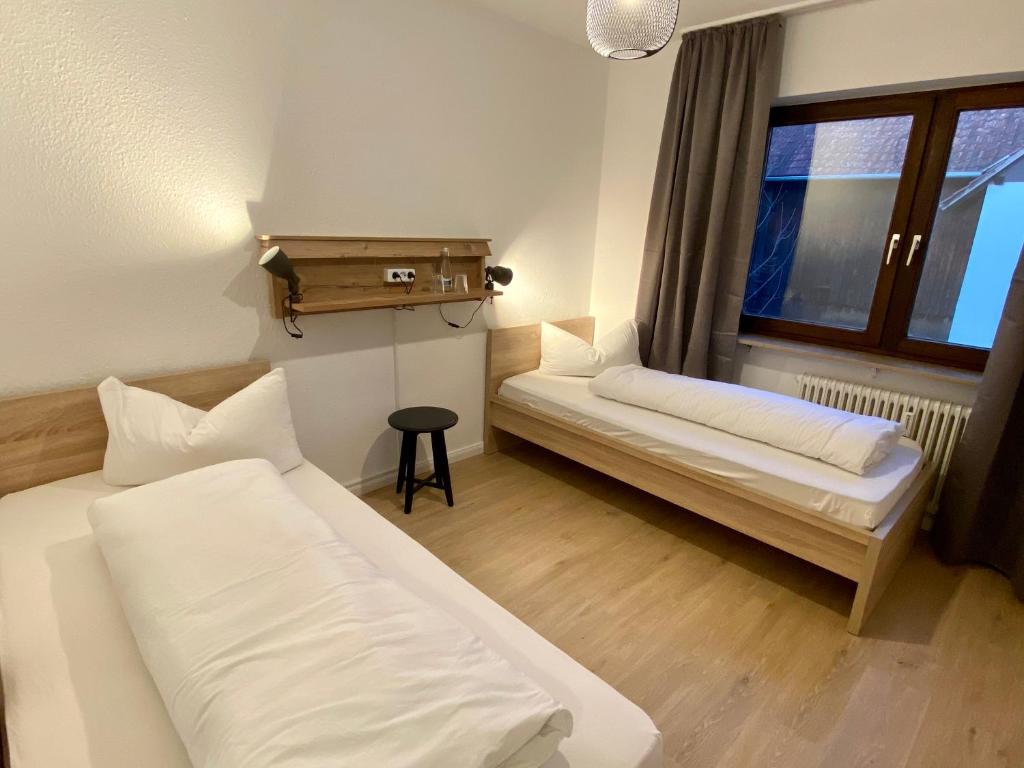 Landgasthaus Löwen mit Gästehaus - Room With Two Beds