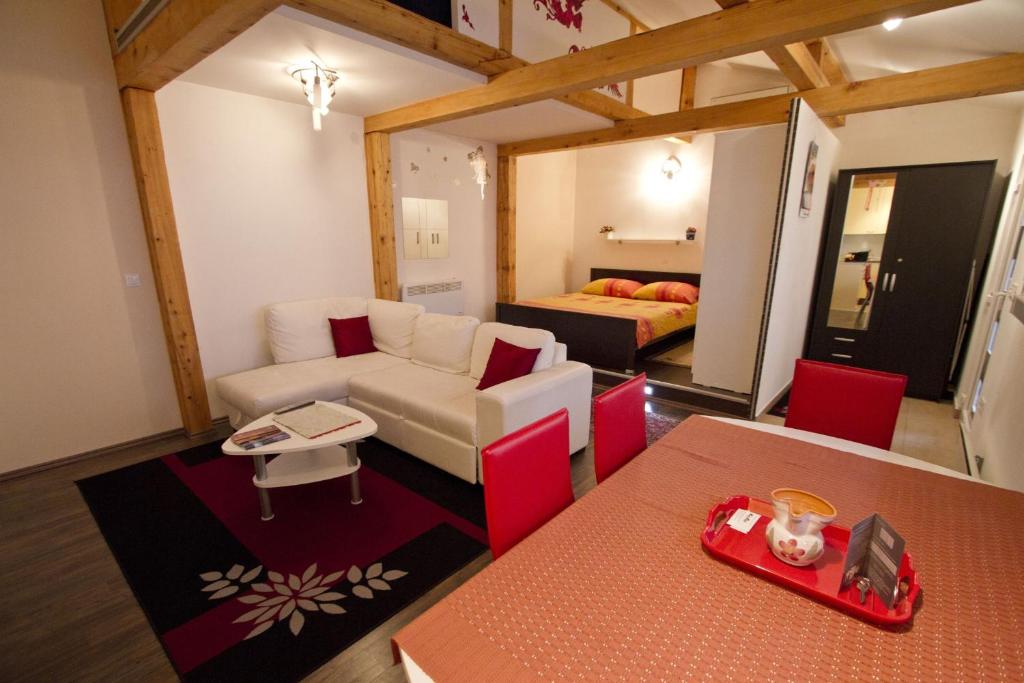 Posteľ alebo postele v izbe v ubytovaní Apartmani Nighty Night