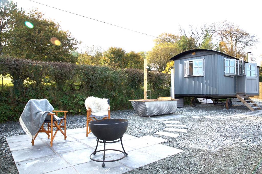 Zahrada ubytování Blatchford Briar - Award Winning Private Shephards Huts with their own Secluded Hot Tubs