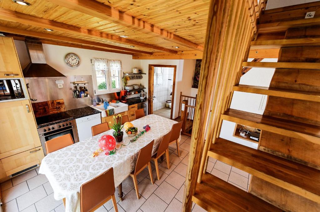 Kuchyň nebo kuchyňský kout v ubytování Swiss Holiday House