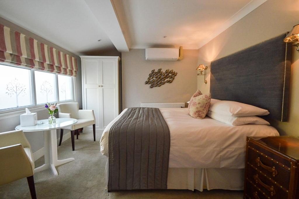 Pebble Beach Seaview Restaurant & Rooms - 