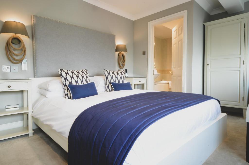 Pebble Beach Seaview Restaurant & Rooms - 