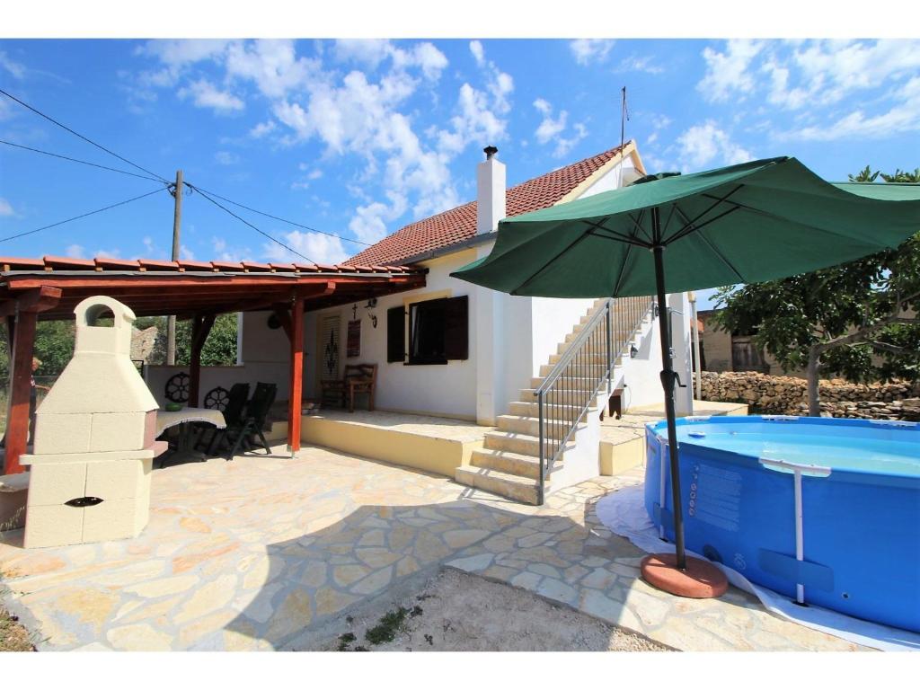 Bazén v ubytování Holiday Home in Dalmatia near Krka NP nebo v jeho okolí