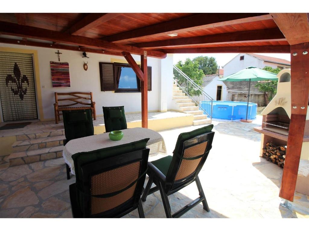 TV a/nebo společenská místnost v ubytování Holiday Home in Dalmatia near Krka NP