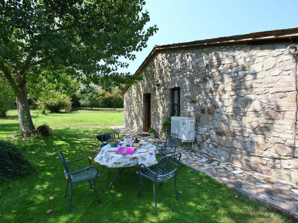 Vonkajšia záhrada v ubytovaní Cozy Countryside Cottage in Todi