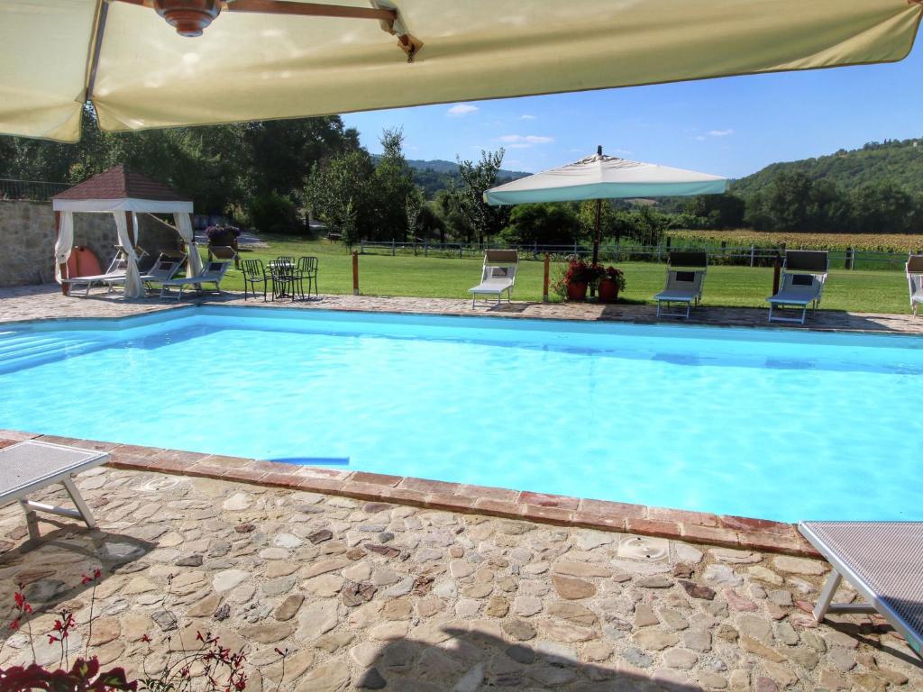 Bazén v ubytovaní Cozy Countryside Cottage in Todi alebo v jeho blízkosti