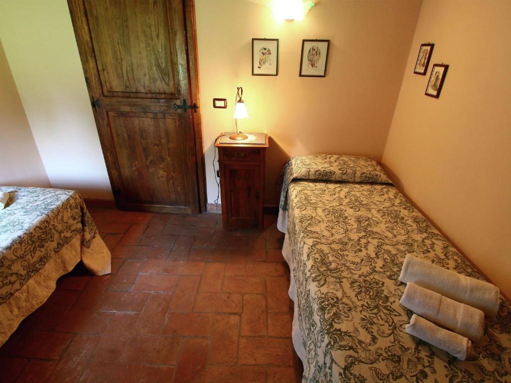 Posteľ alebo postele v izbe v ubytovaní Cozy Countryside Cottage in Todi