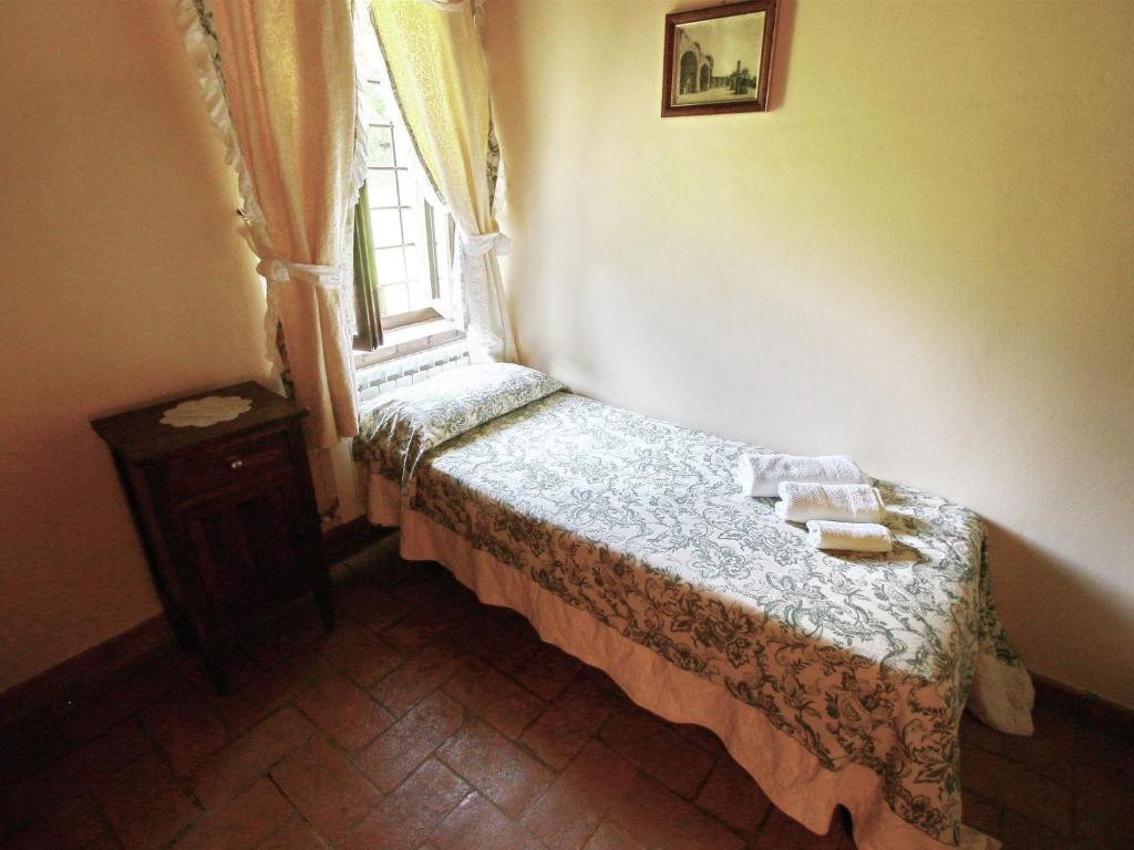Posteľ alebo postele v izbe v ubytovaní Cozy Countryside Cottage in Todi
