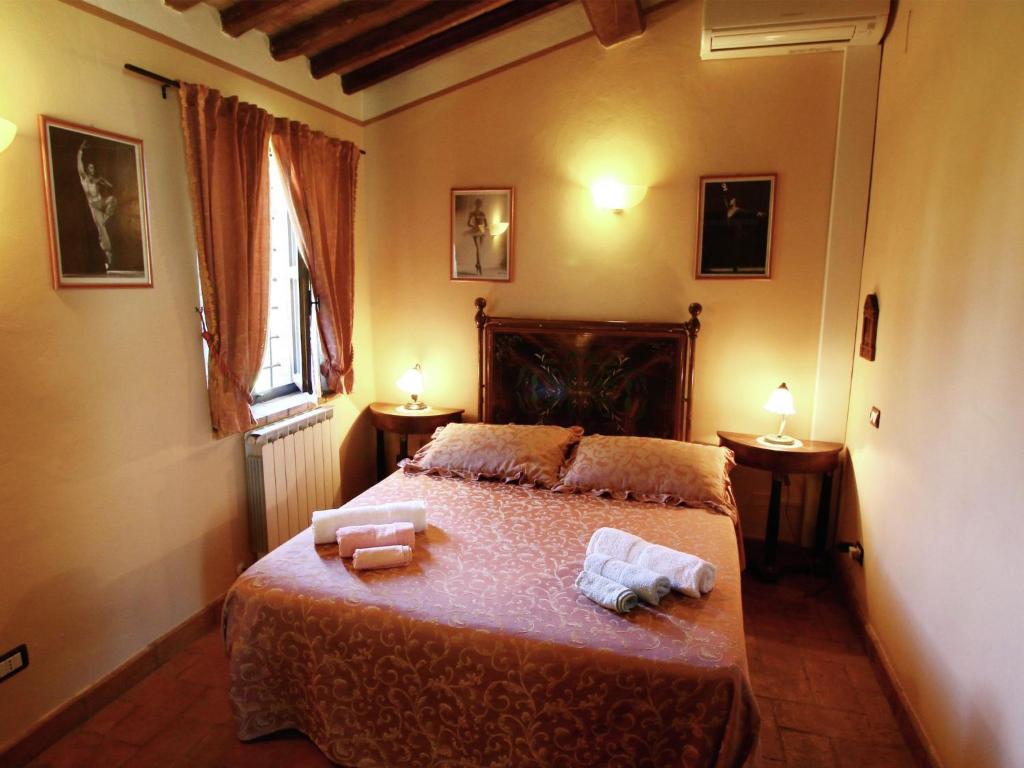 Posteľ alebo postele v izbe v ubytovaní Cozy Countryside Cottage in Todi