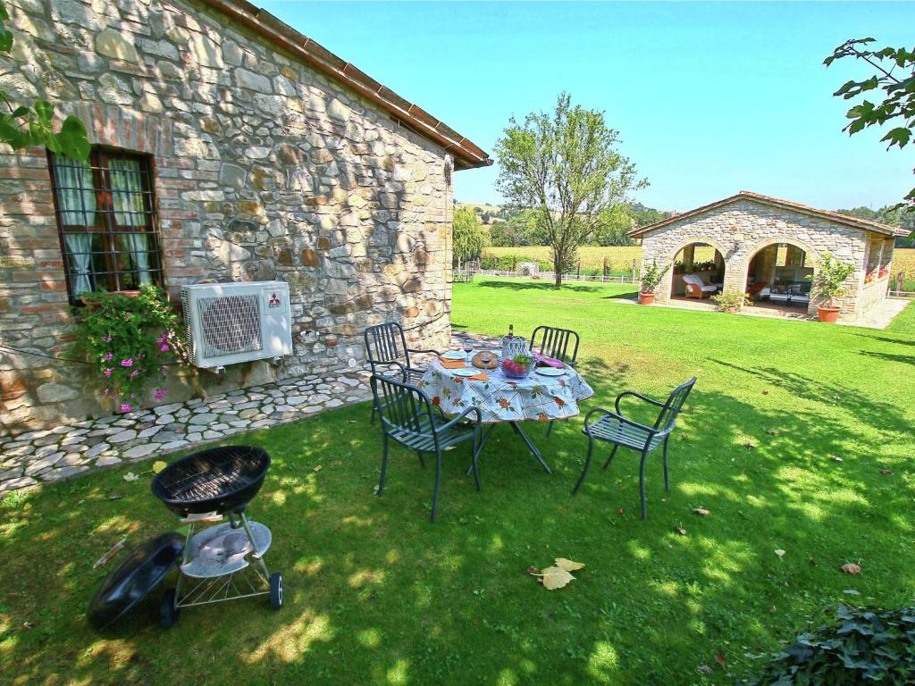Vonkajšia záhrada v ubytovaní Cozy Countryside Cottage in Todi