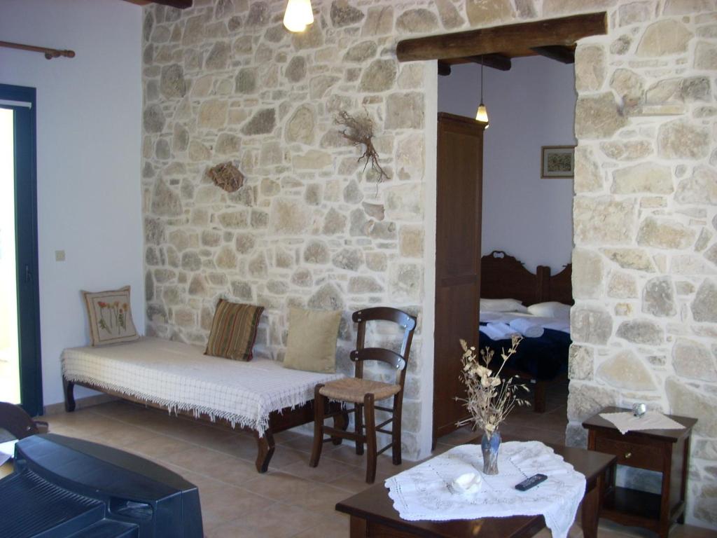 Postel nebo postele na pokoji v ubytování Sivas Apartments-Studios,Sigelakis with very nice view