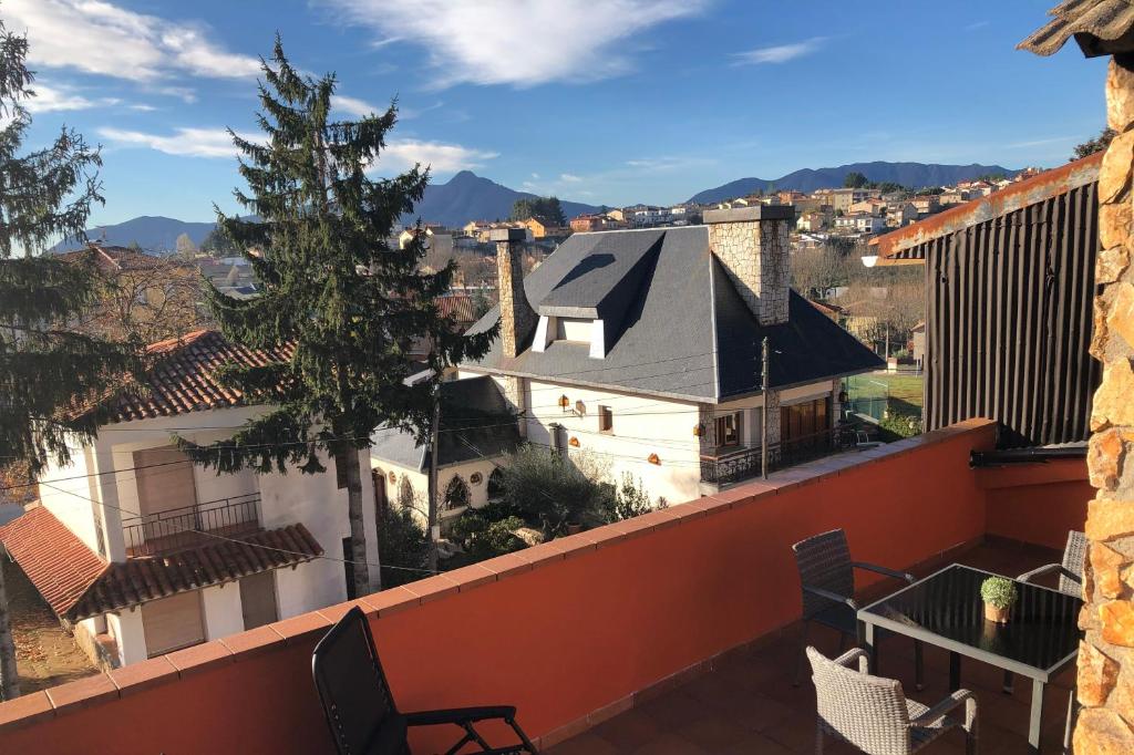サンティラリ・サカルムにあるApartaments els Pins - Sant Hilari Sacalmの家のバルコニーからの眺め