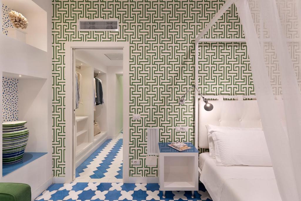 Posteľ alebo postele v izbe v ubytovaní Luxury&Romantic Apartment with Balcony in Sorrento