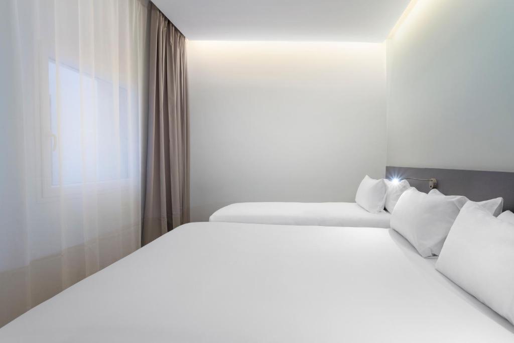 Cama o camas de una habitación en B&B HOTEL Madrid Alcorcón