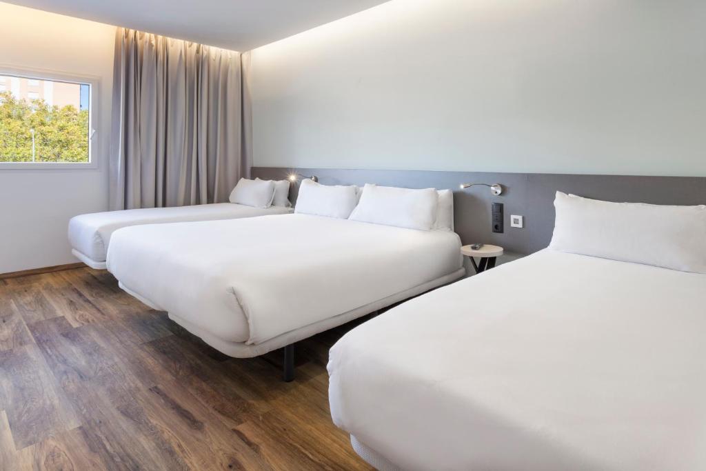 Cama o camas de una habitación en B&B HOTEL Madrid Alcorcón