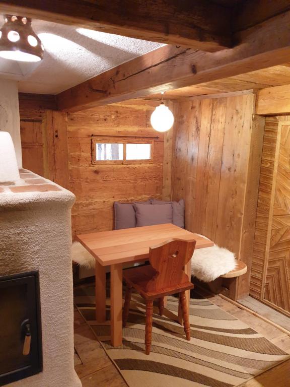 Posedenie v ubytovaní Koanzhaus, Troadkasten