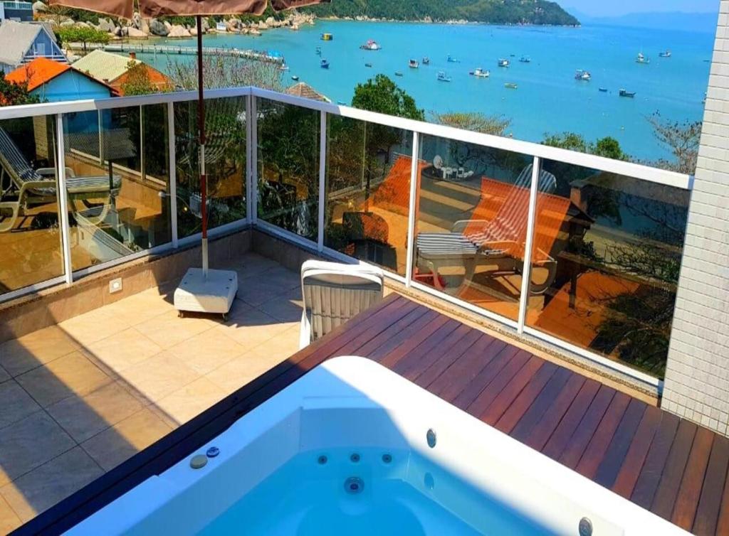  Cobertura com jacuzzi em Canto Grande