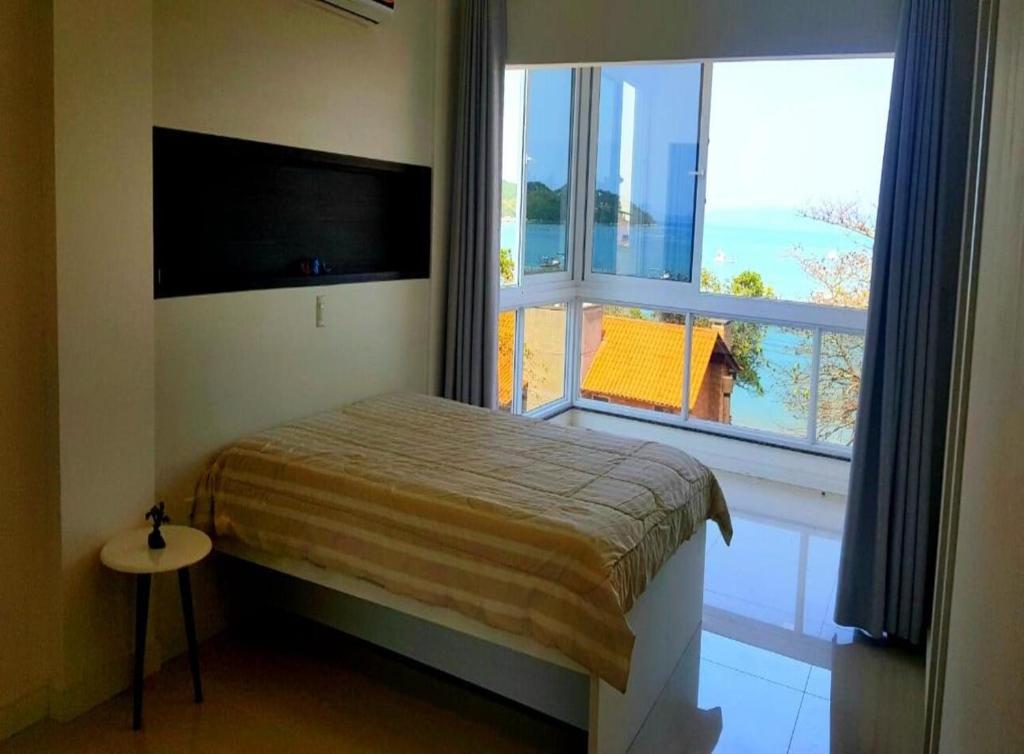  Cobertura com jacuzzi em Canto Grande