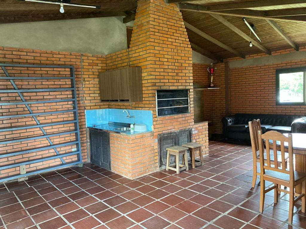  CASA COM PISCINA EM TORRES beira do rio