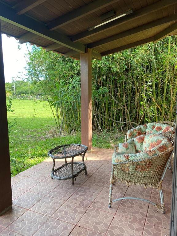  CASA COM PISCINA EM TORRES beira do rio