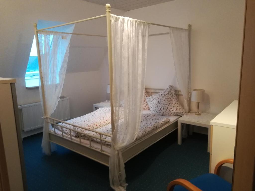 Tempat tidur dalam kamar di Ferie Apartment Skovby Fyn